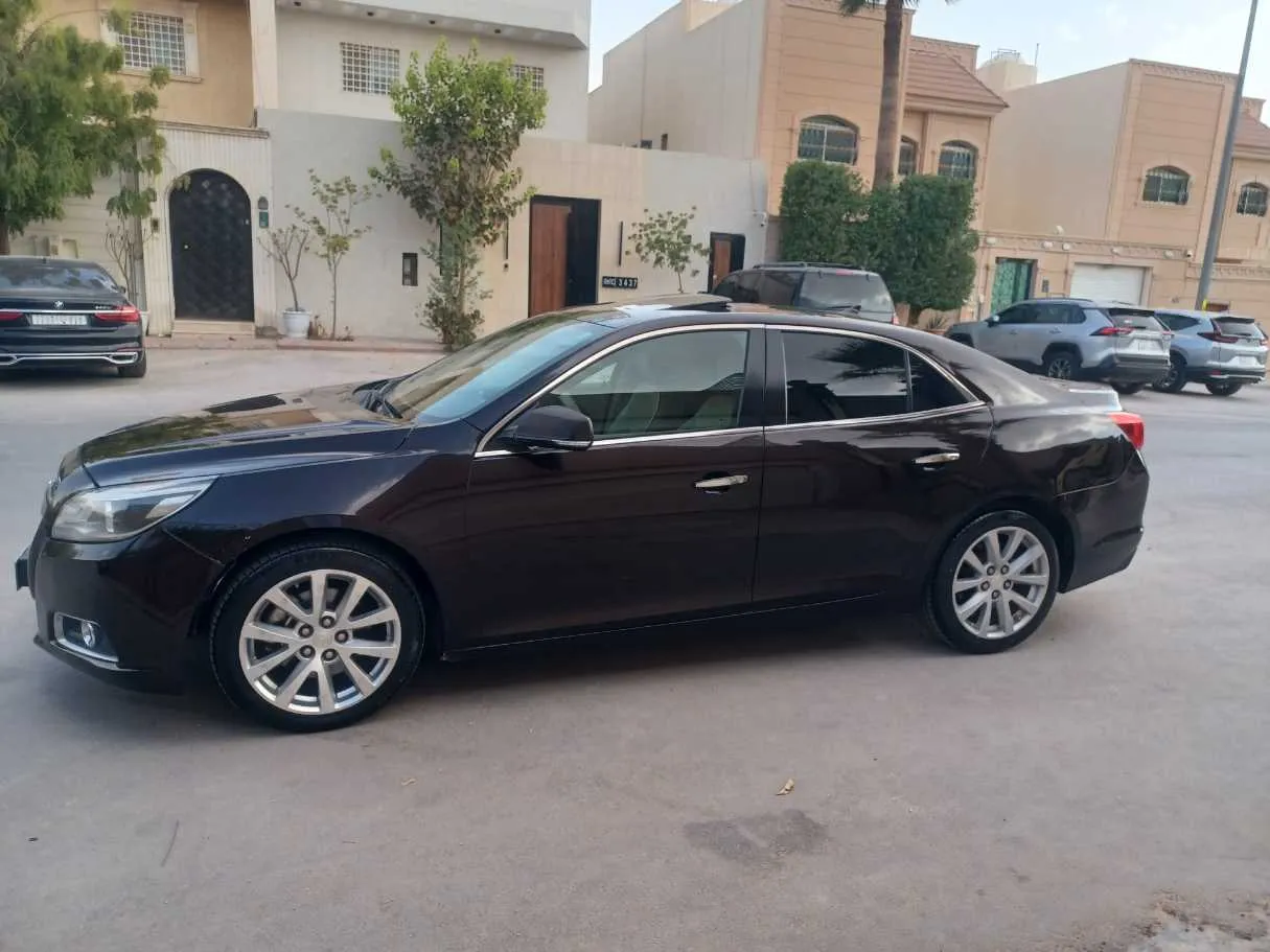 Car image 8