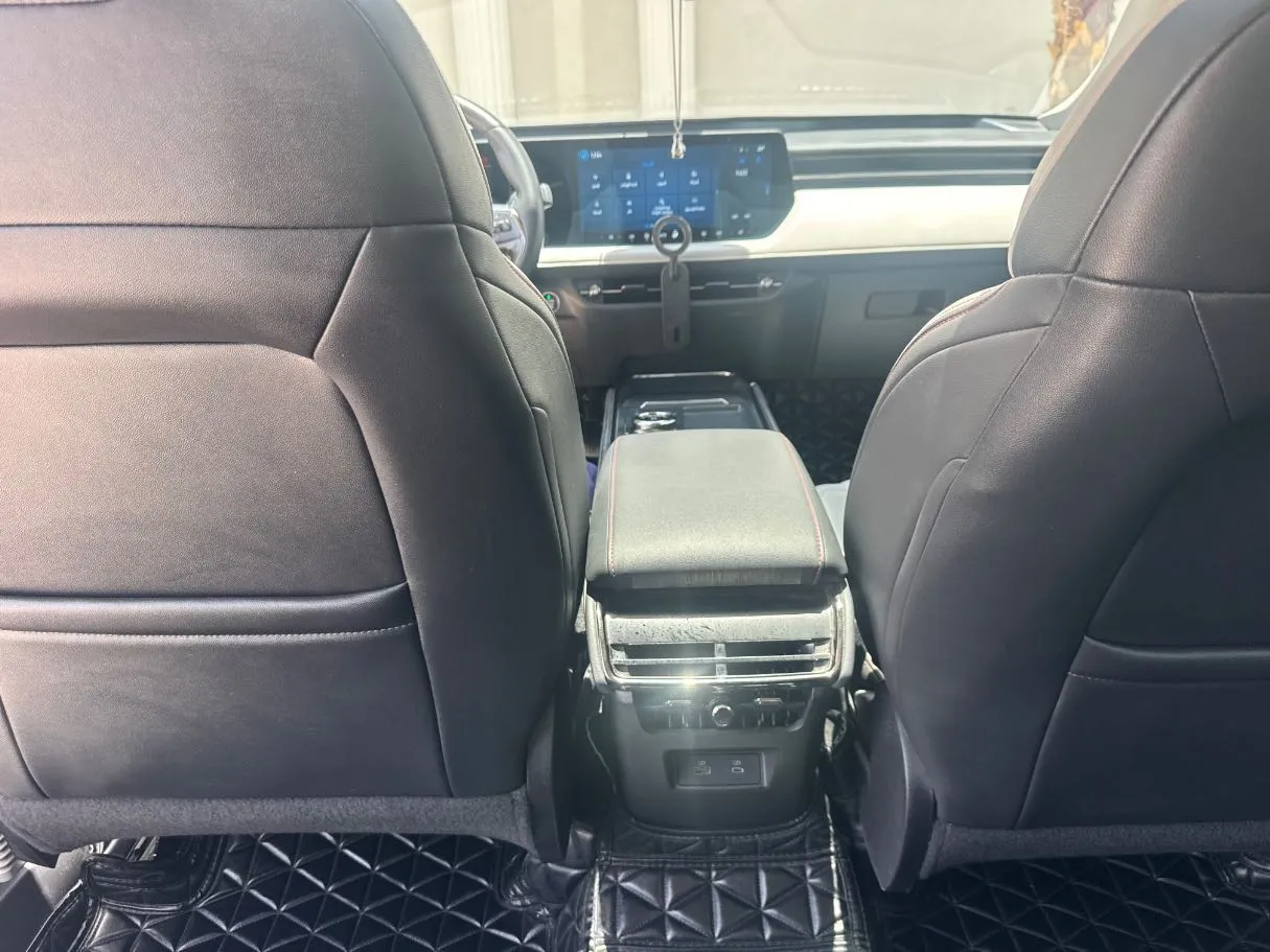 Car image 20