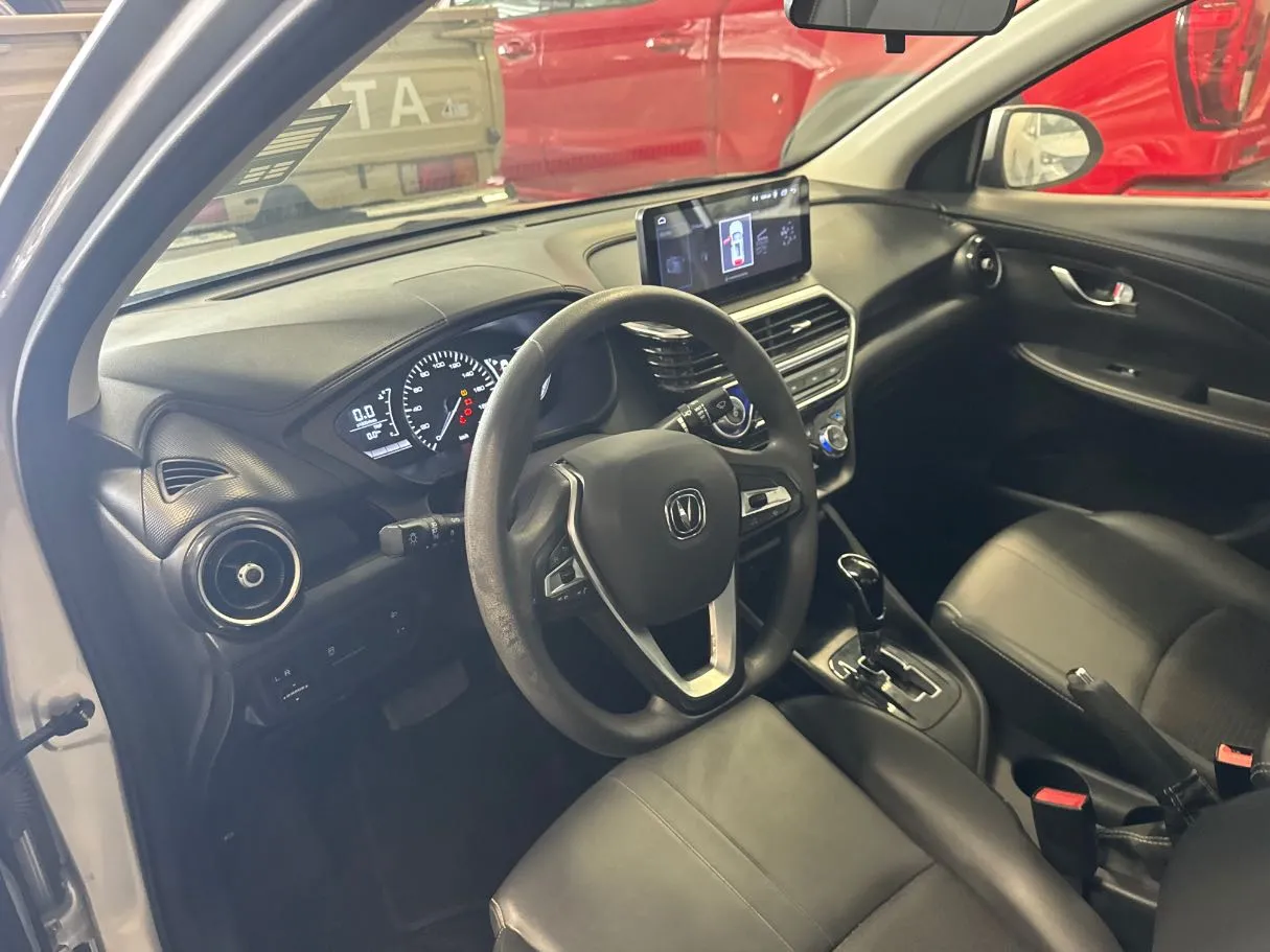 Car image 12