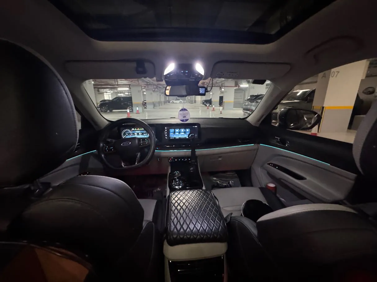 Car image 14