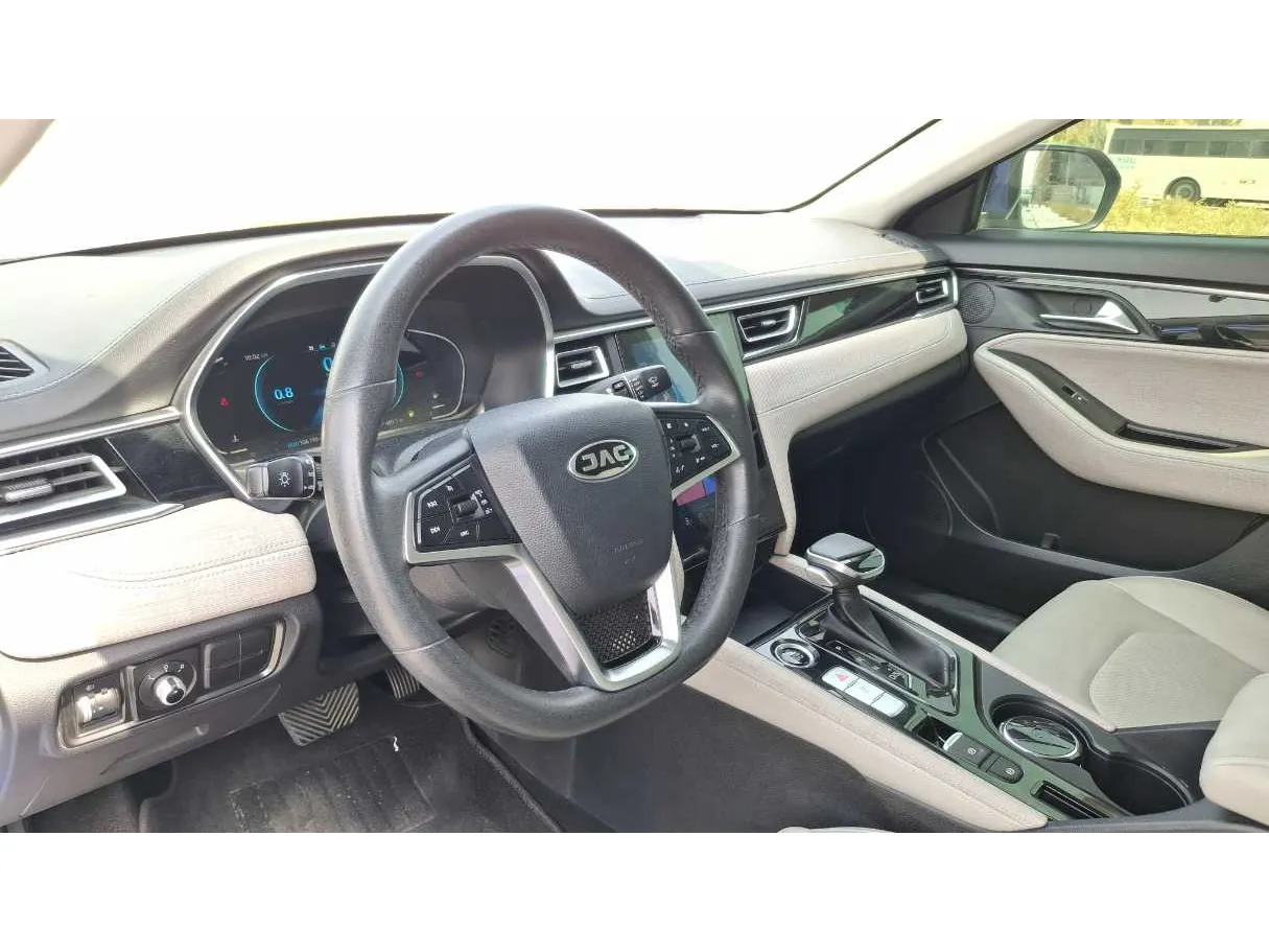 Car image 11