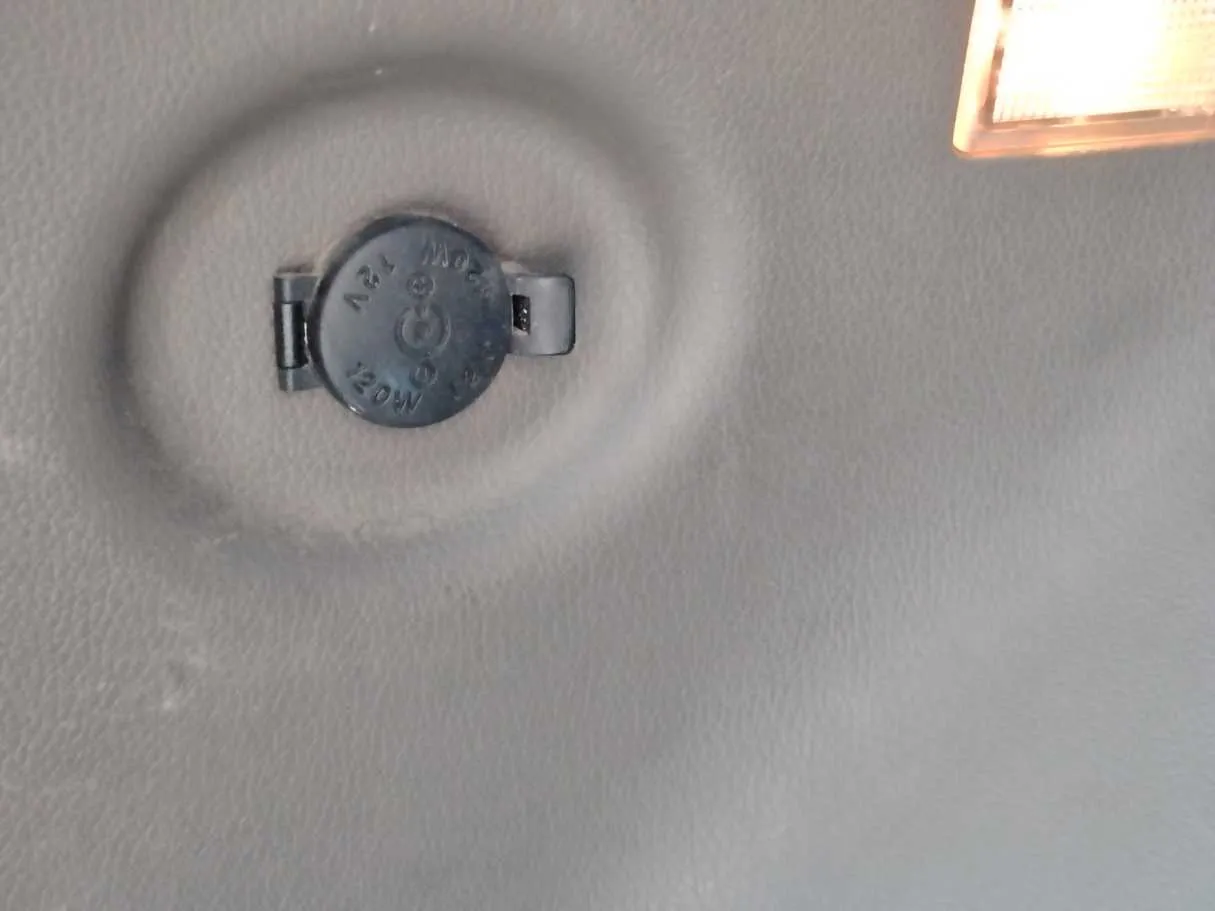Car image 28