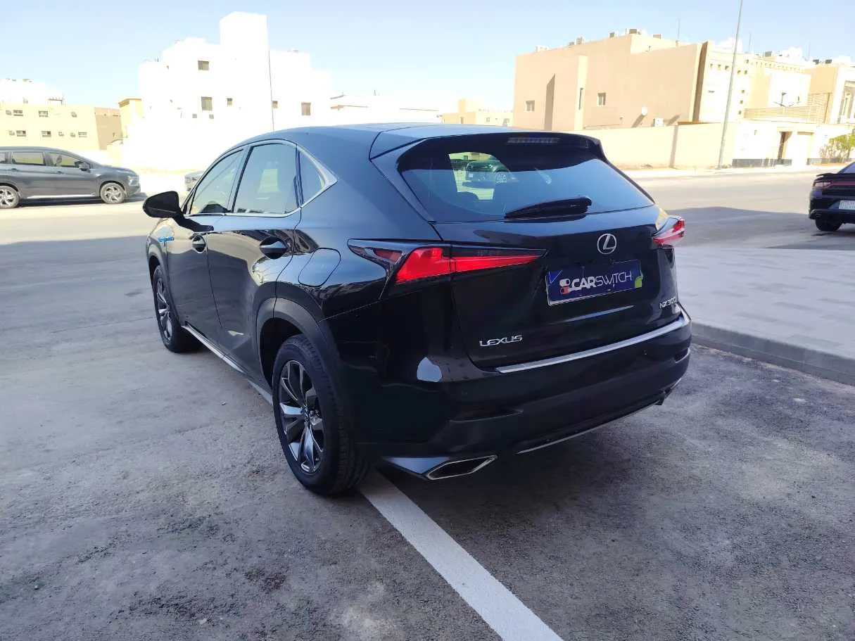 Car image 8
