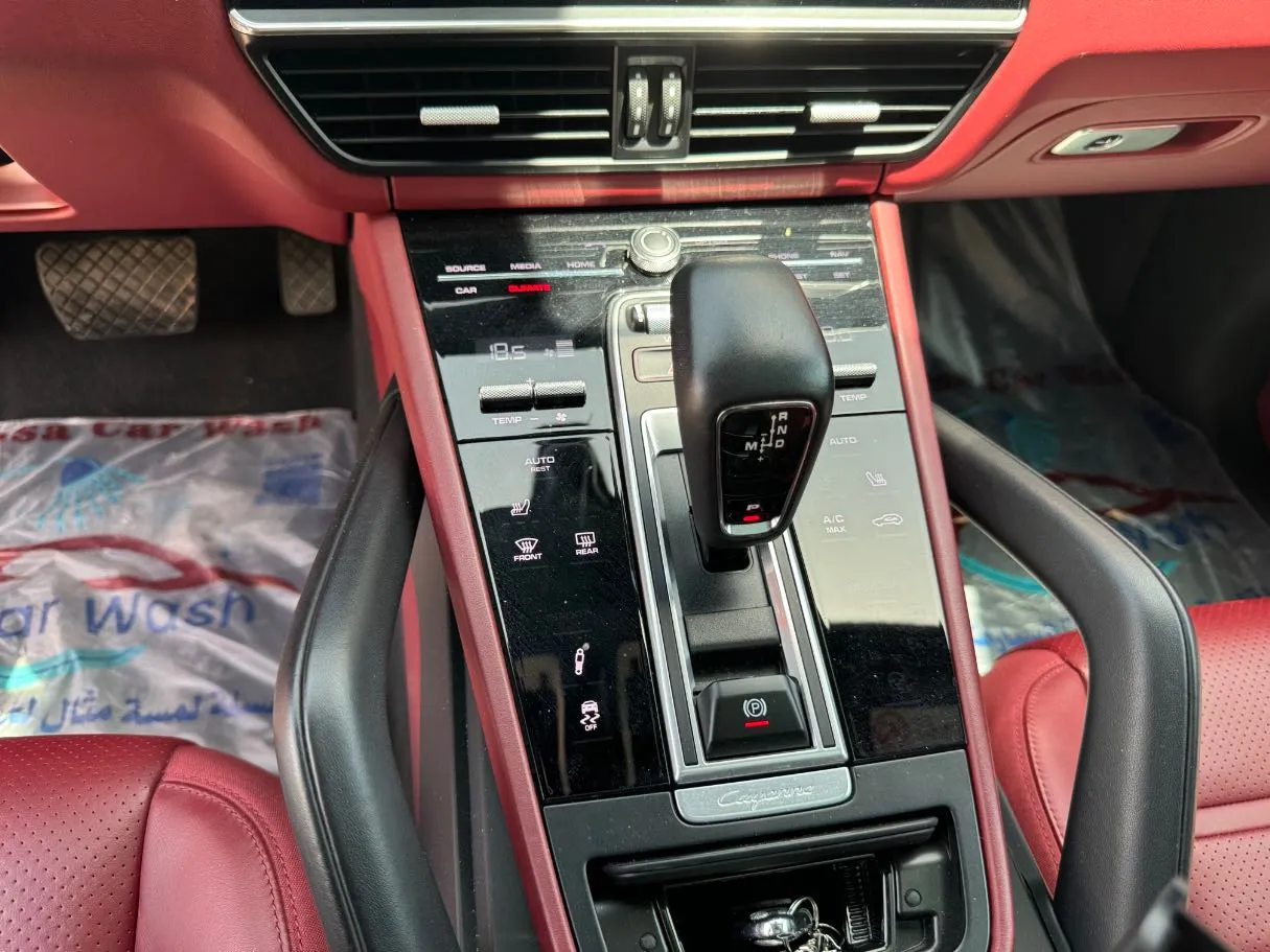 Car image 17