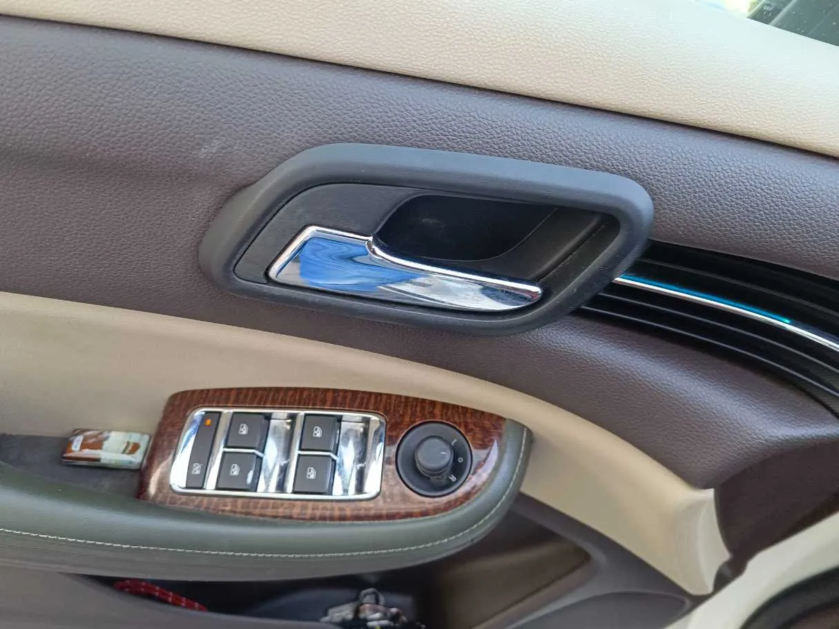 Car image 27