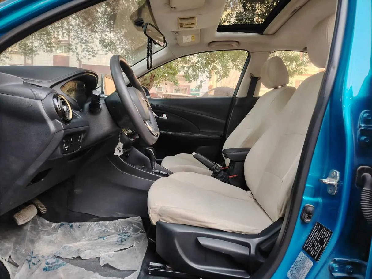Car image 13