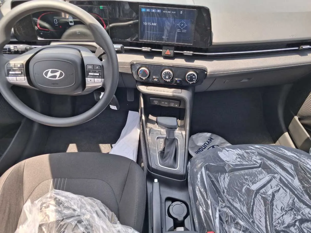 Car image 16