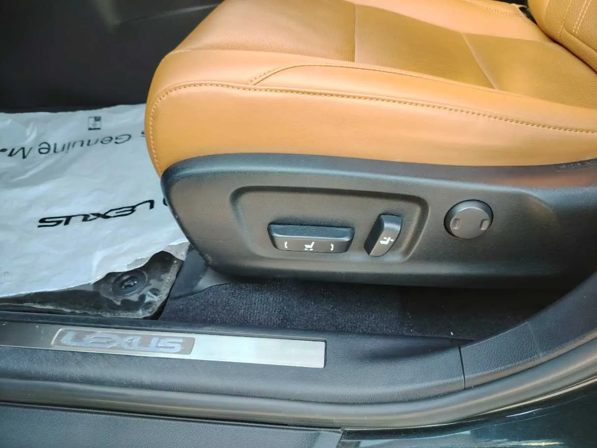 Car image 40