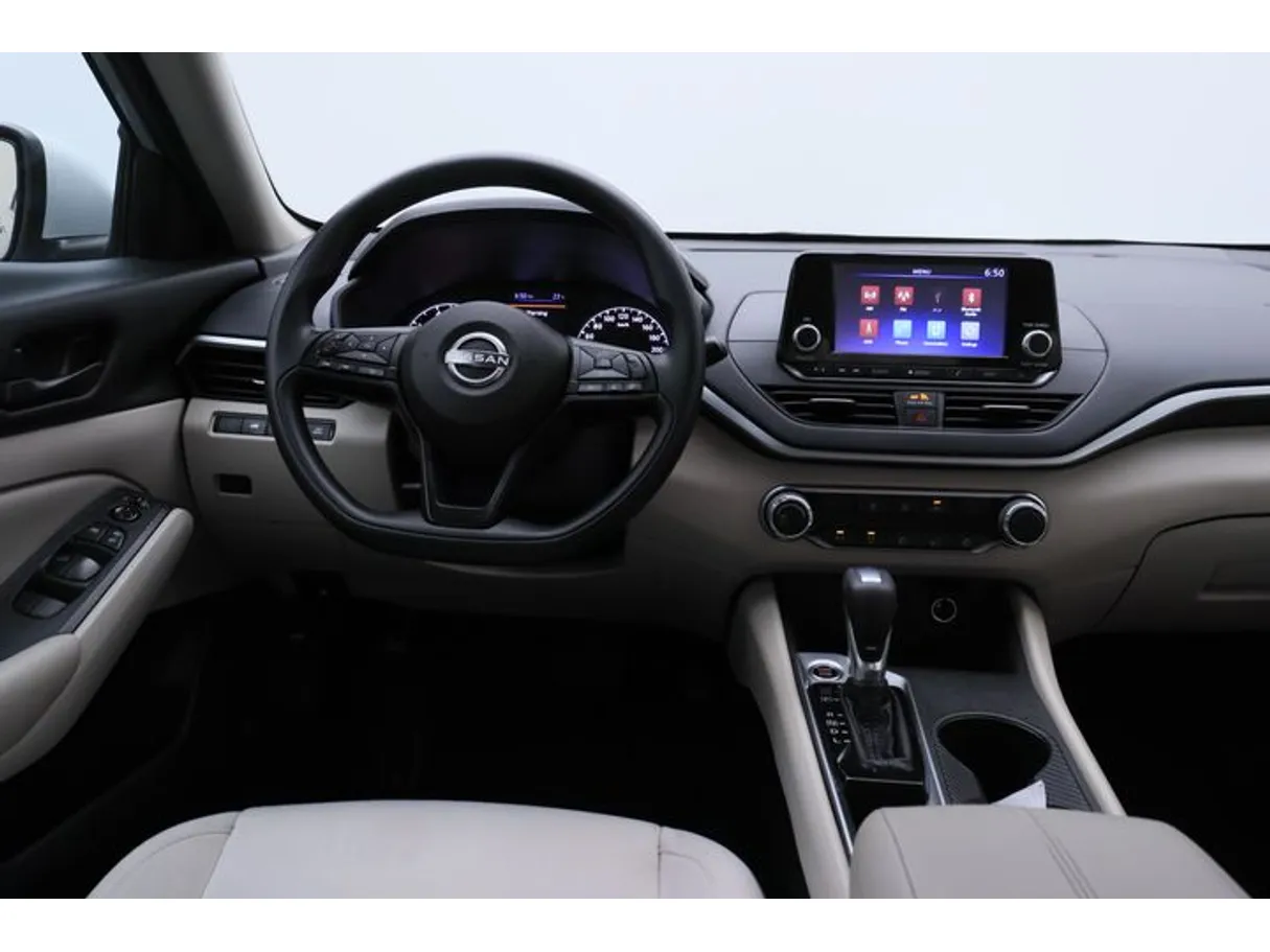 Car image 15