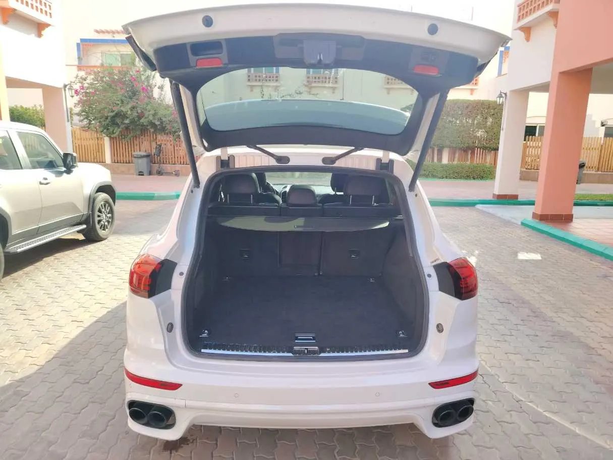Car image 27