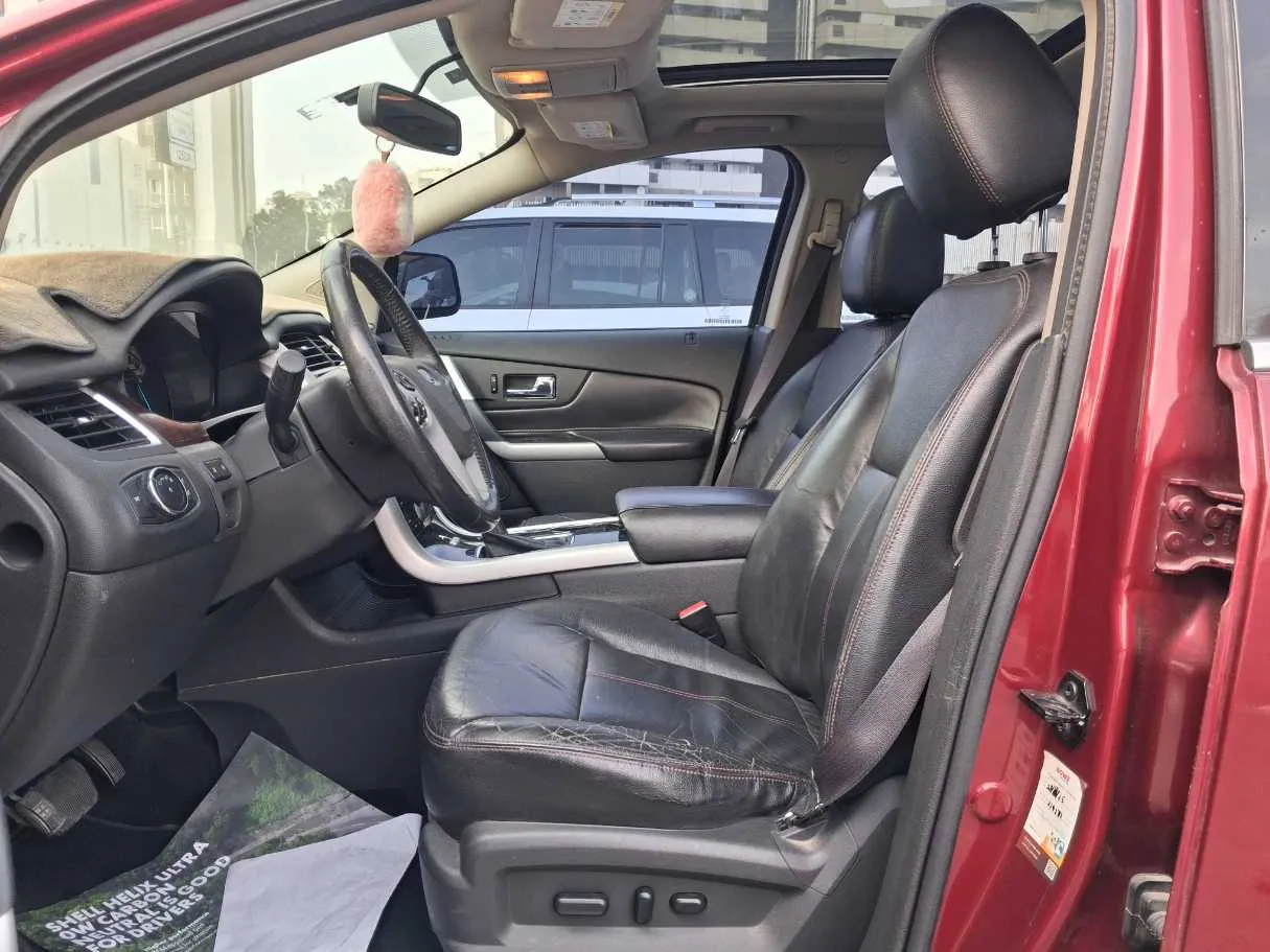 Car image 12