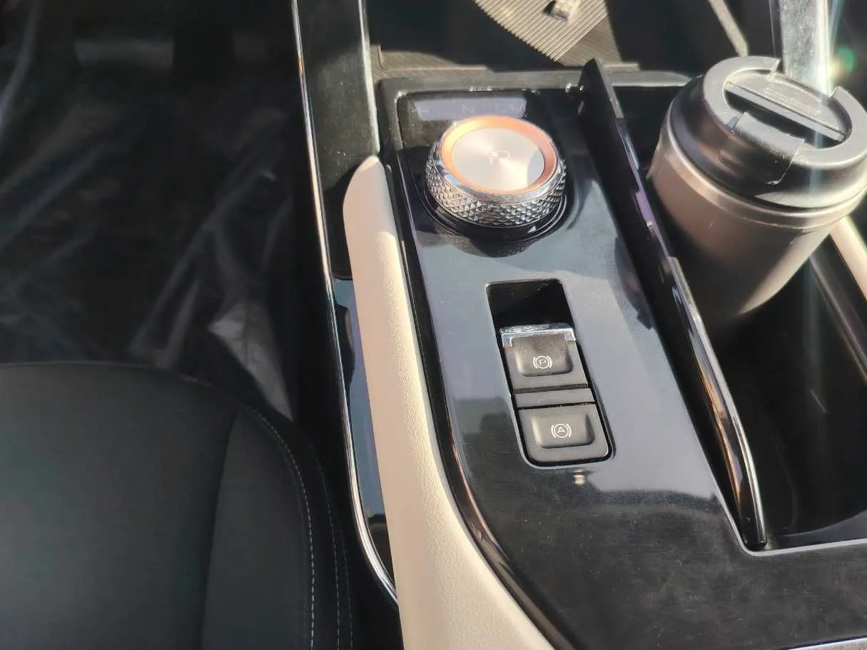 Car image 20