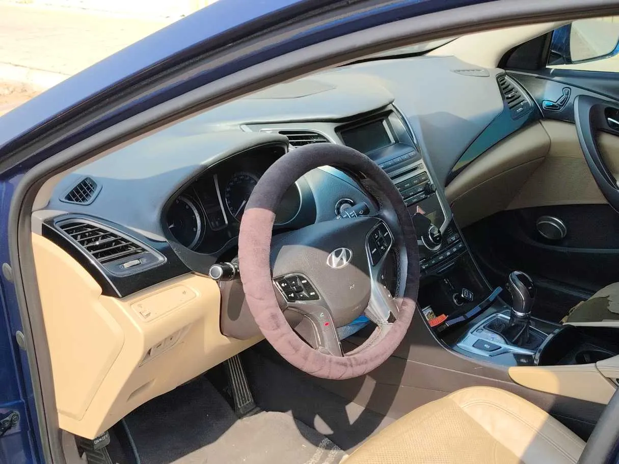 Car image 11