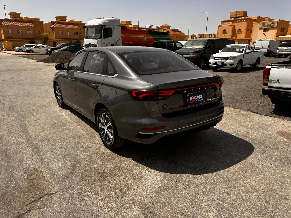 Car image 7