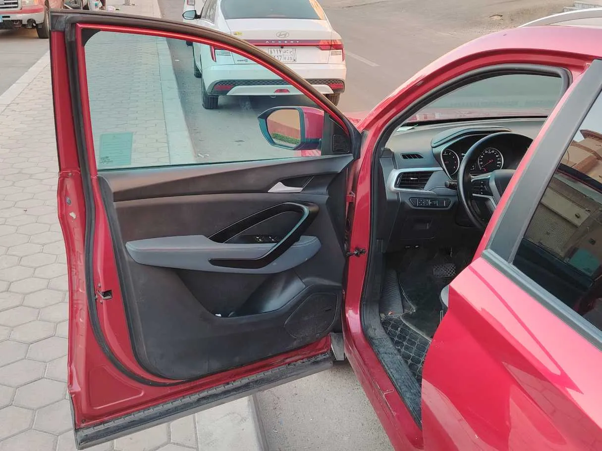 Car image 11