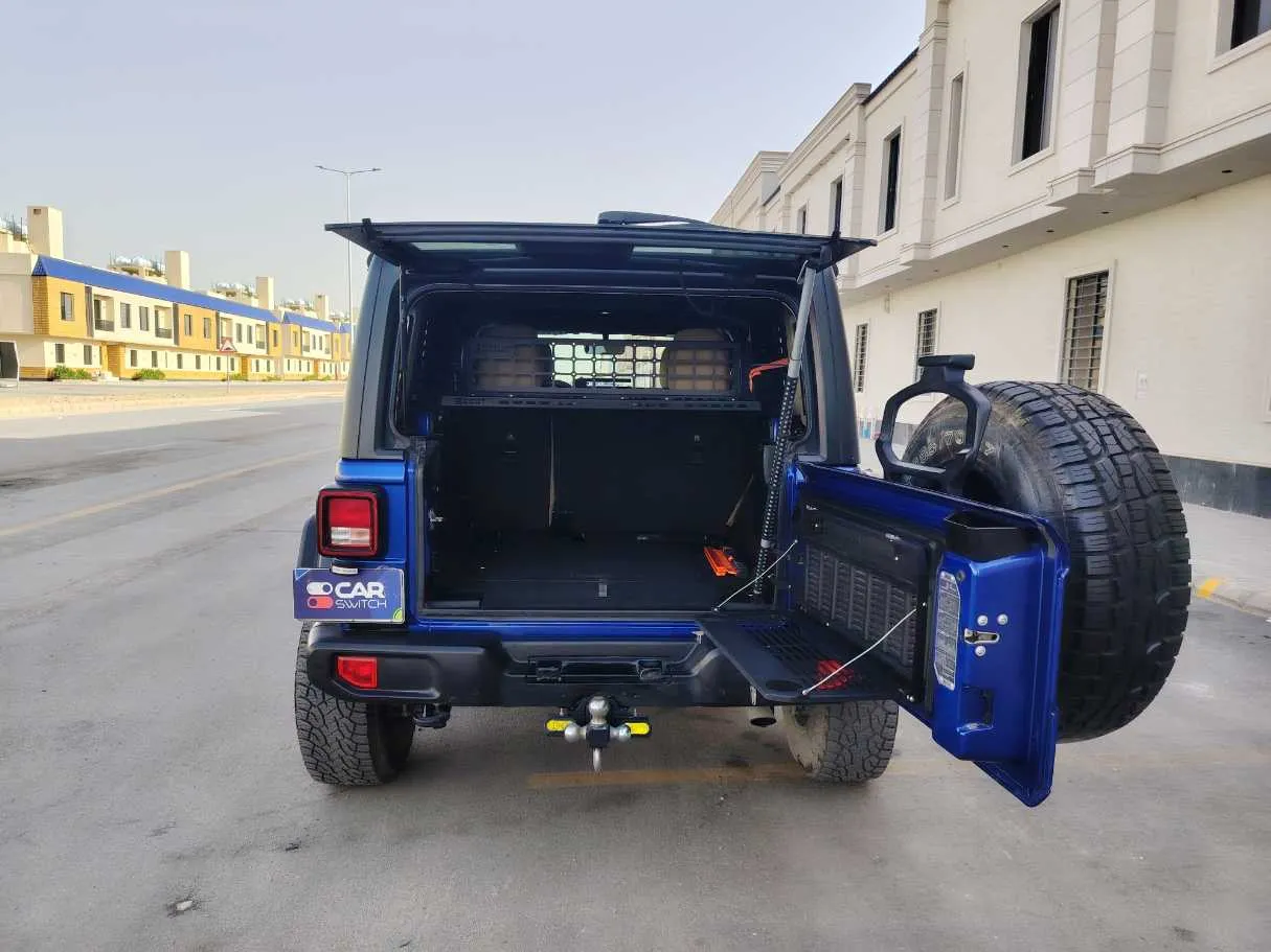 Car image 29