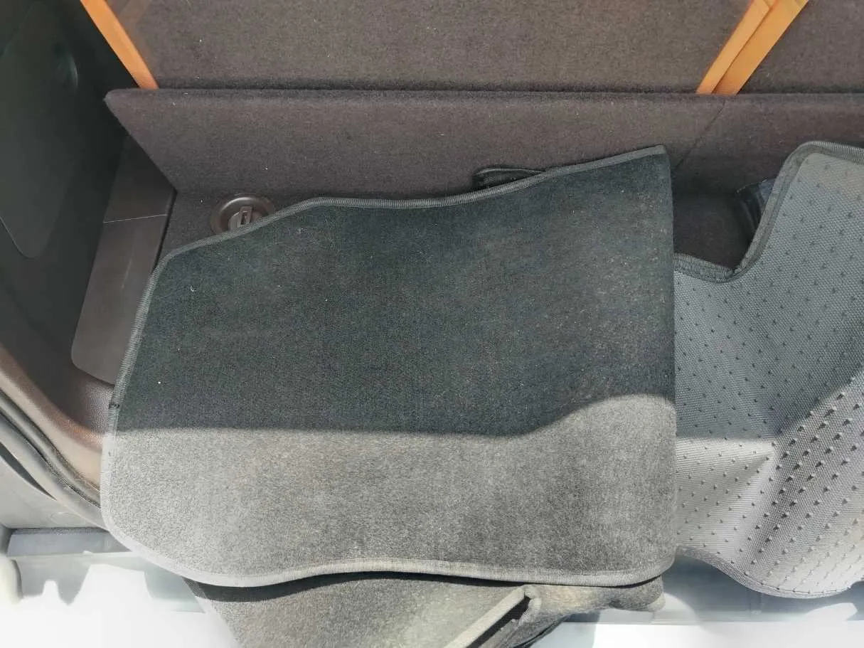 Car image 28