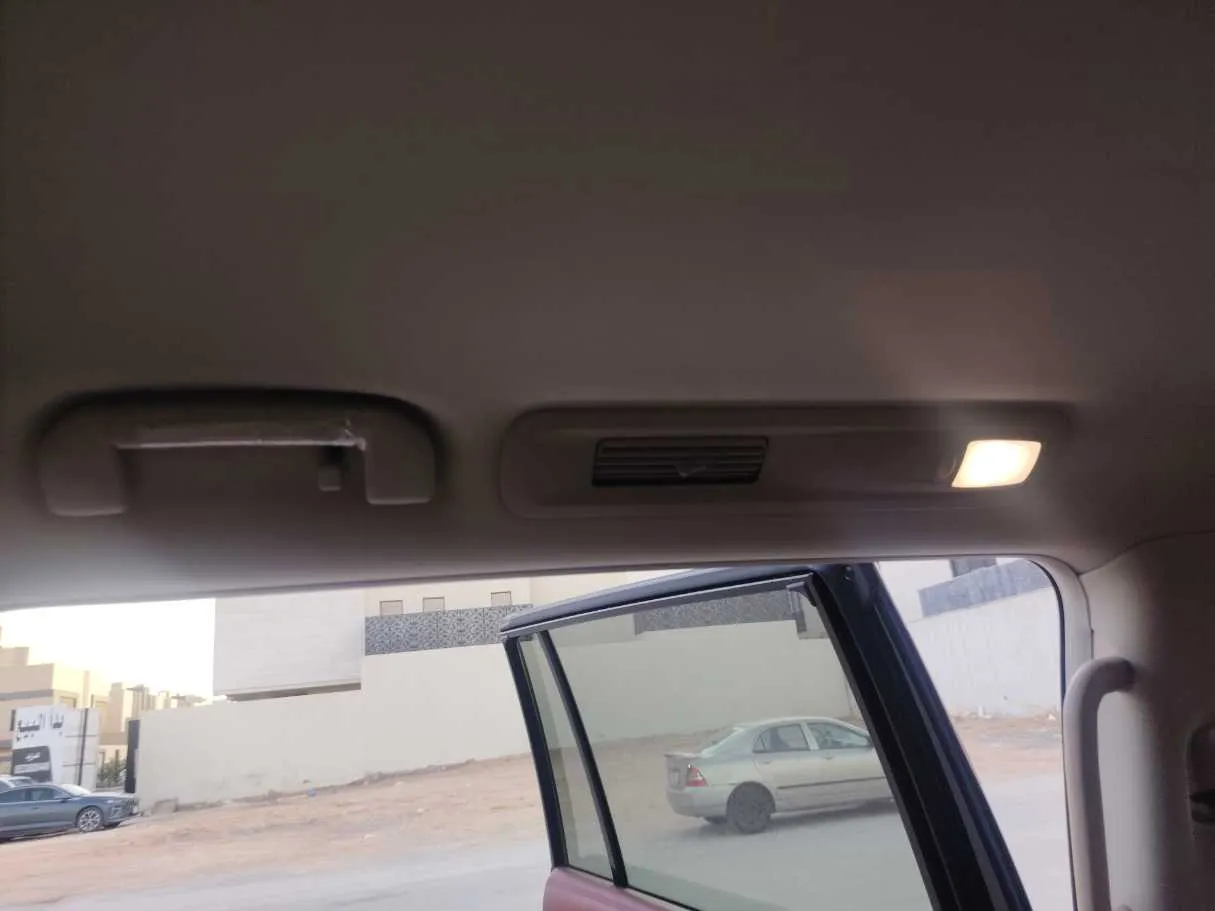Car image 34