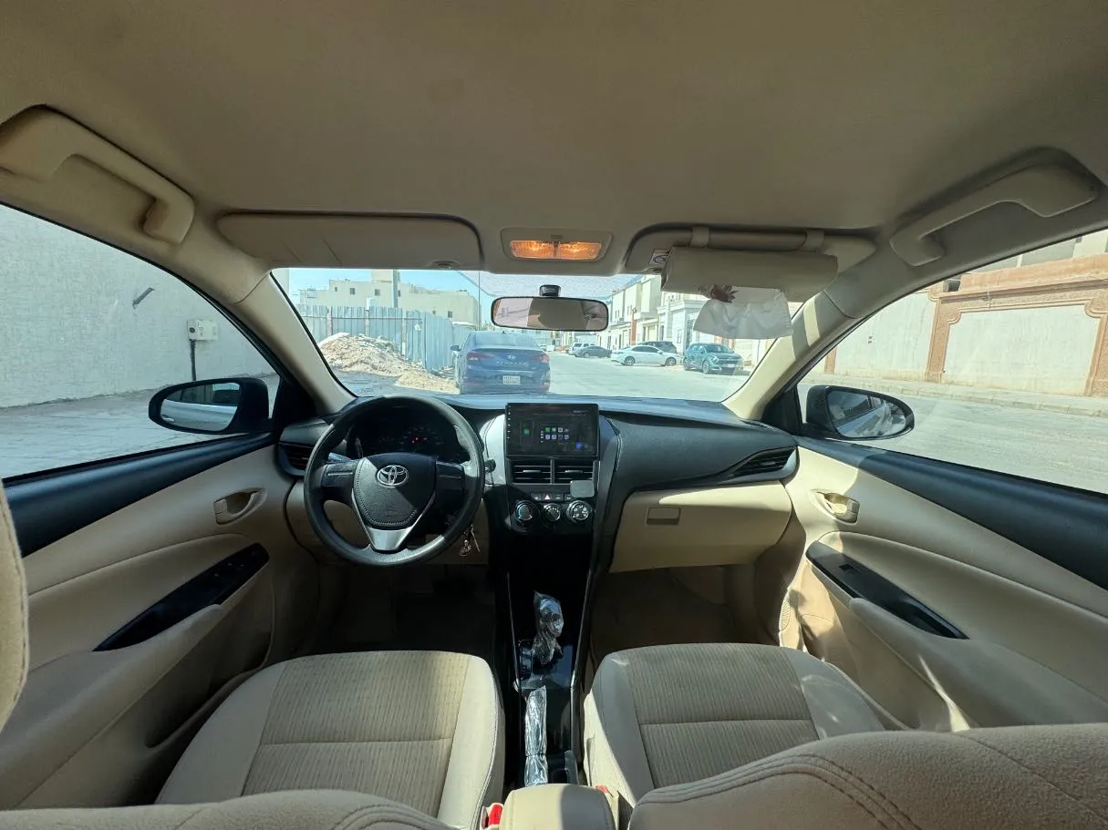 Car image 14