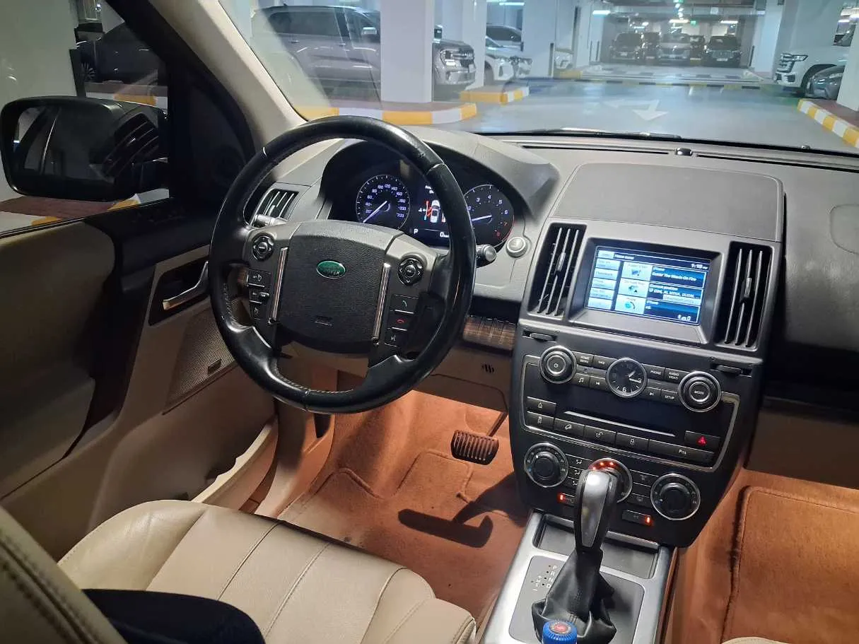 Car image 17