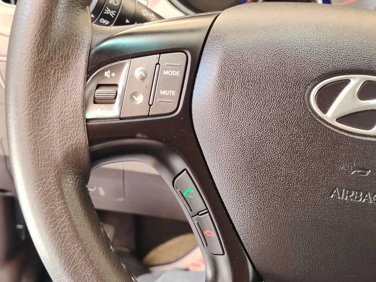 Car image 26
