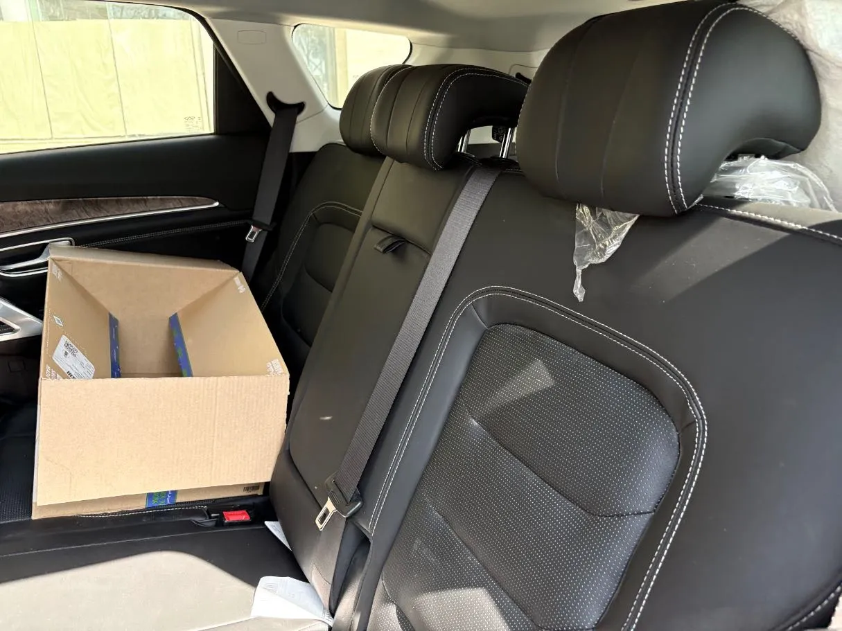 Car image 14