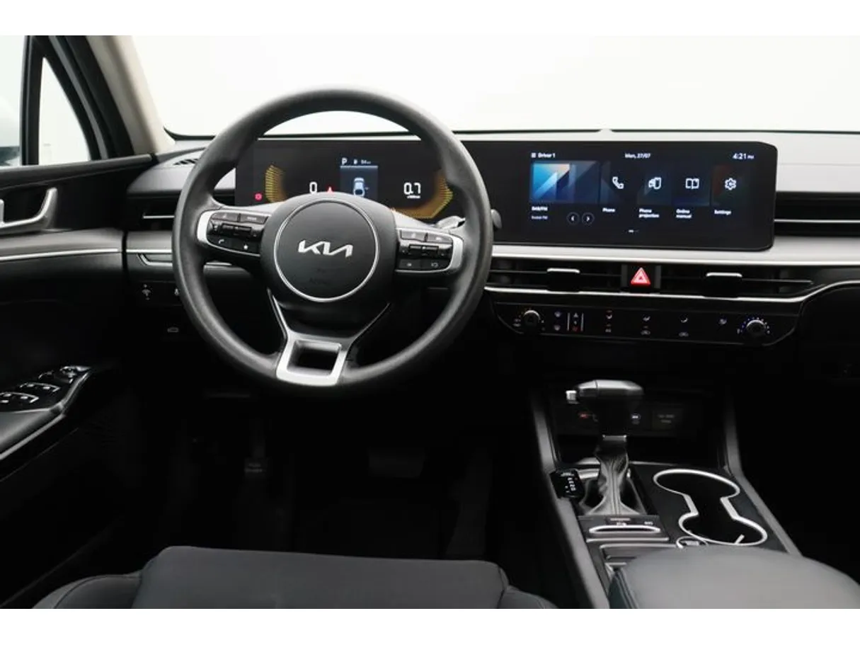 Car image 15