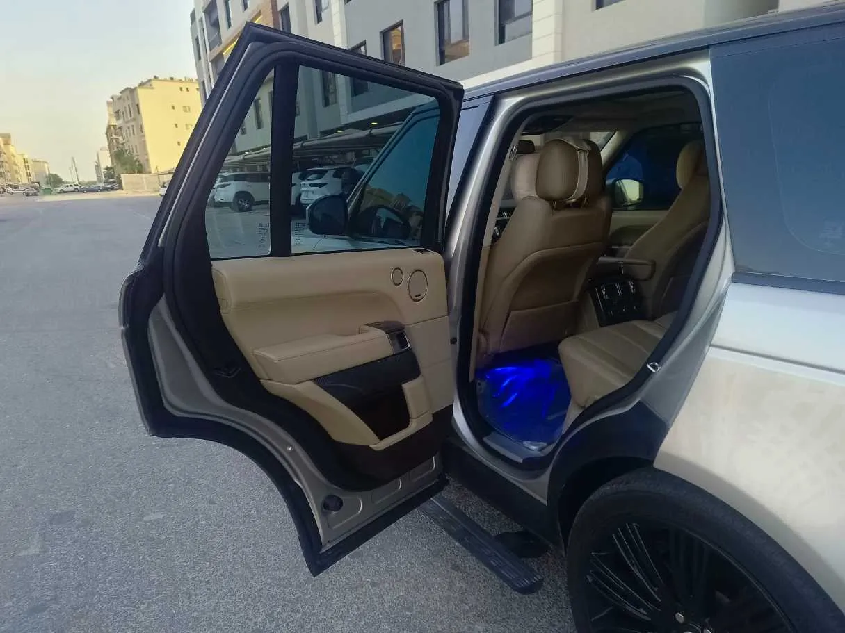 Car image 17