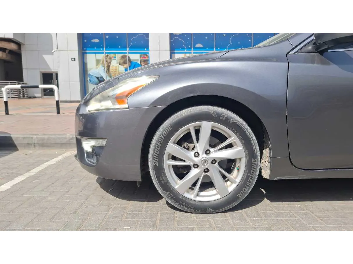 Car image 9