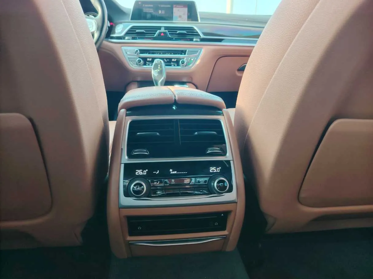 Car image 32