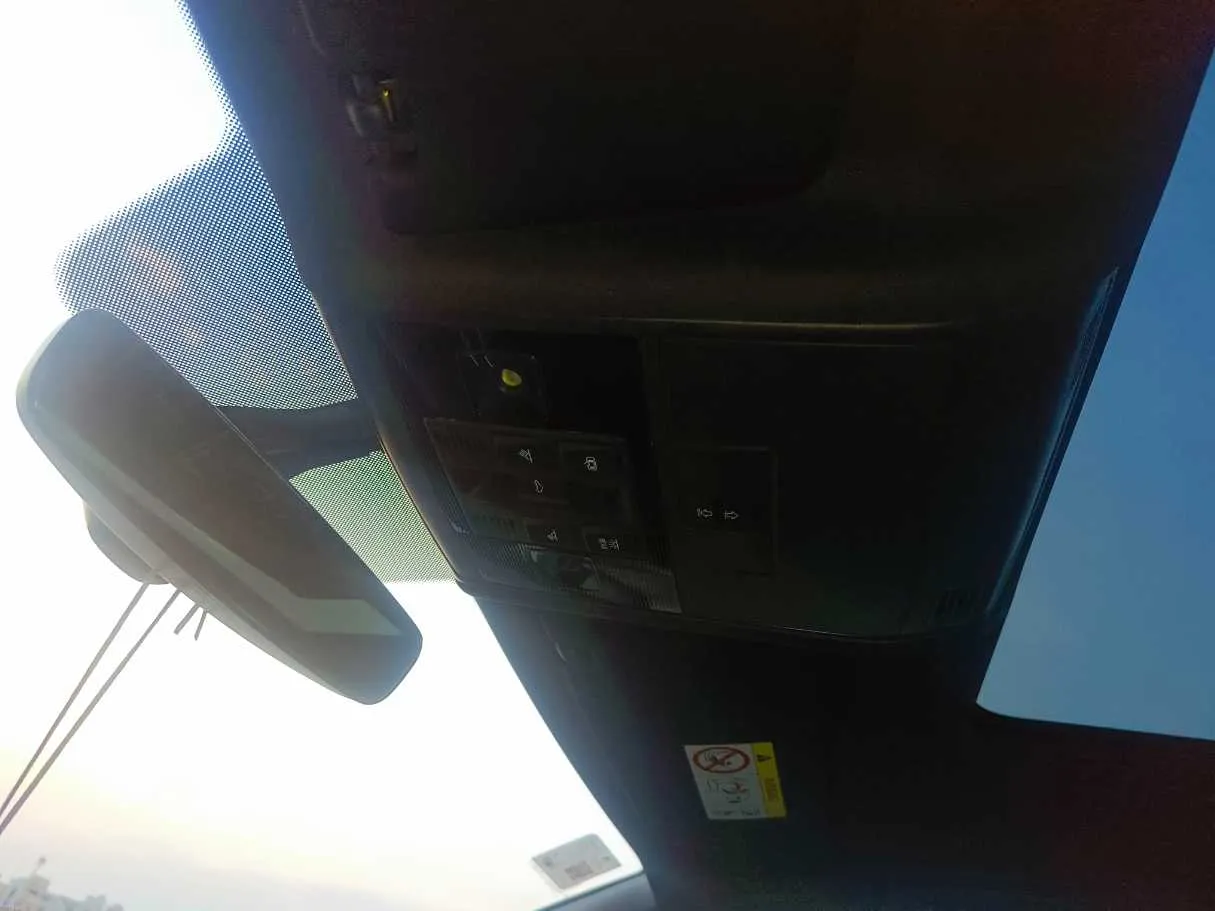 Car image 34
