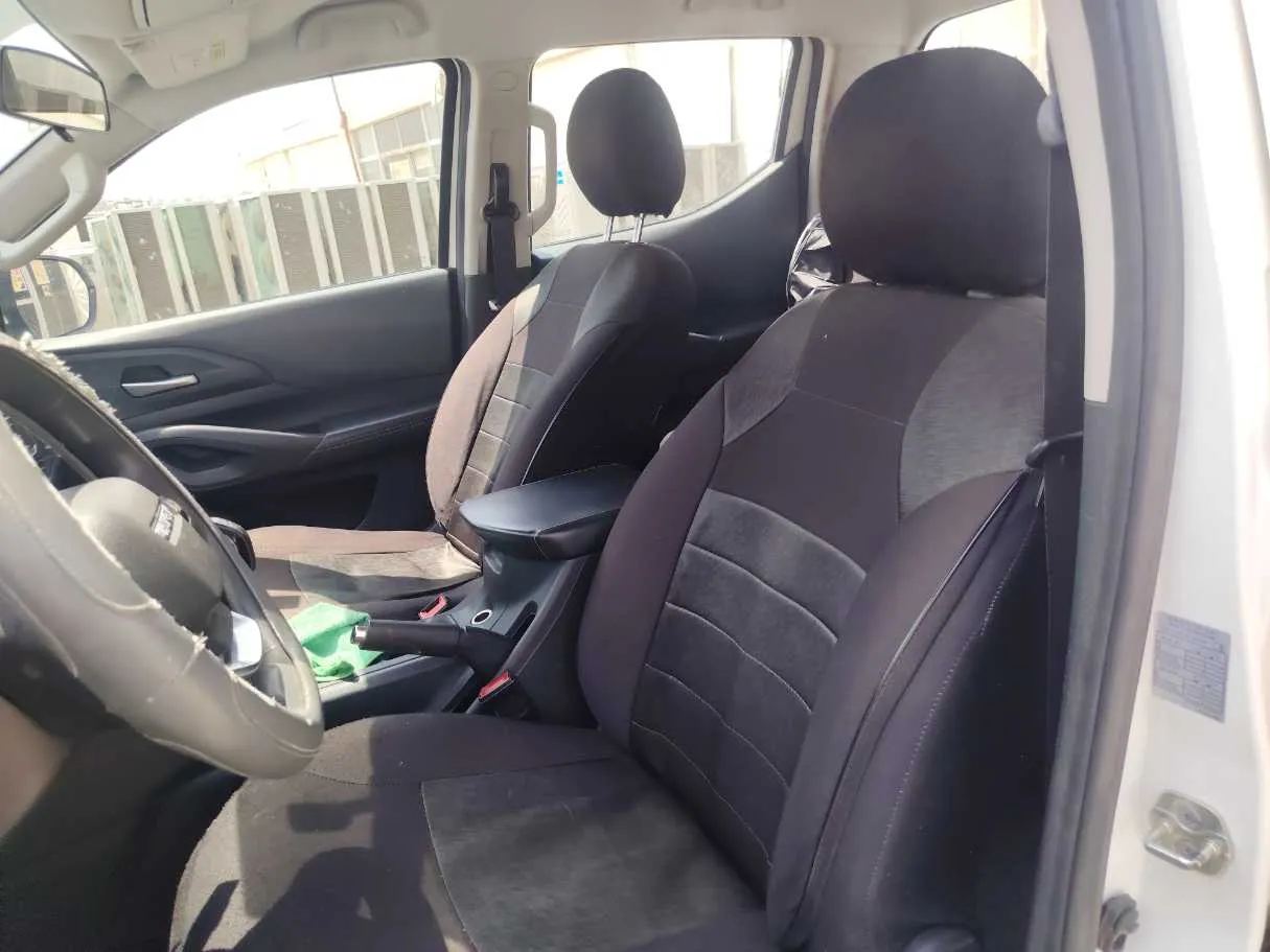 Car image 13
