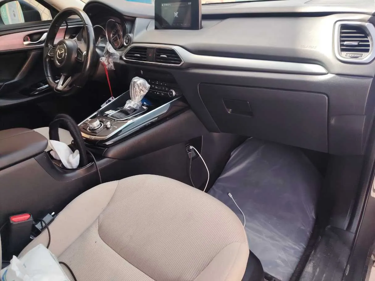 Car image 14