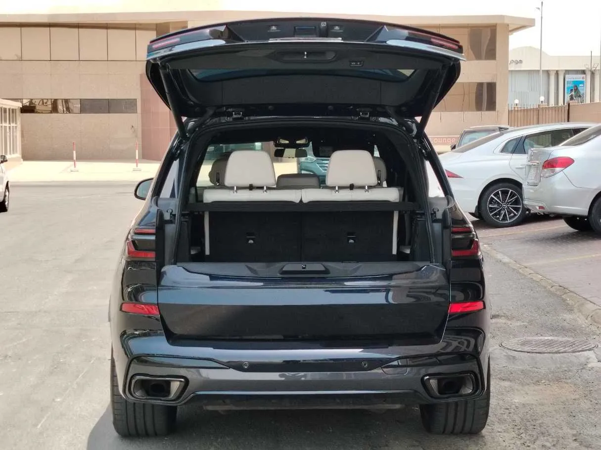 Car image 25
