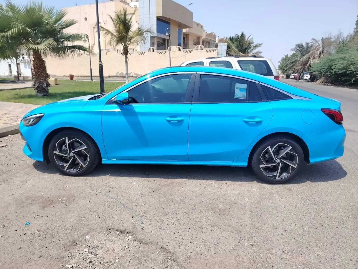 Car image 8