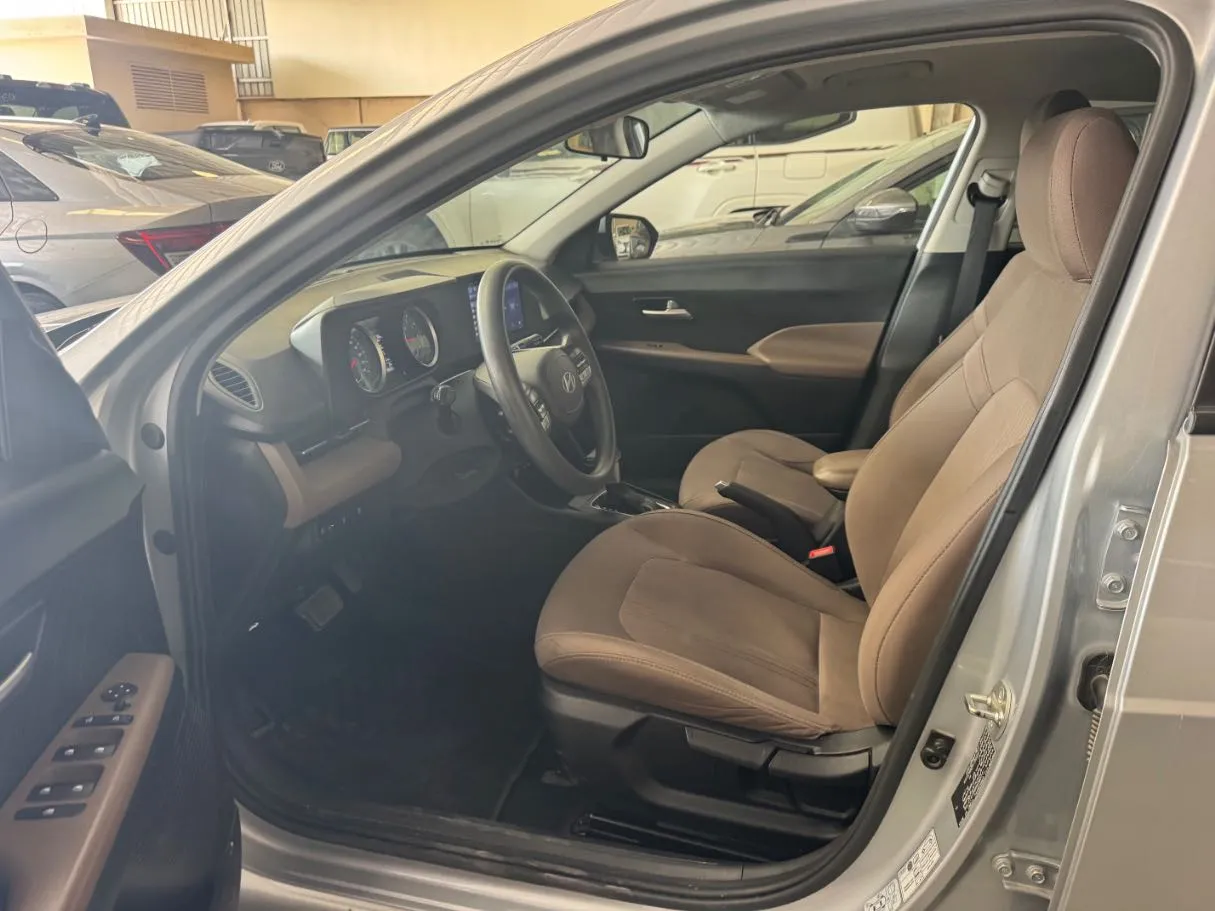 Car image 8