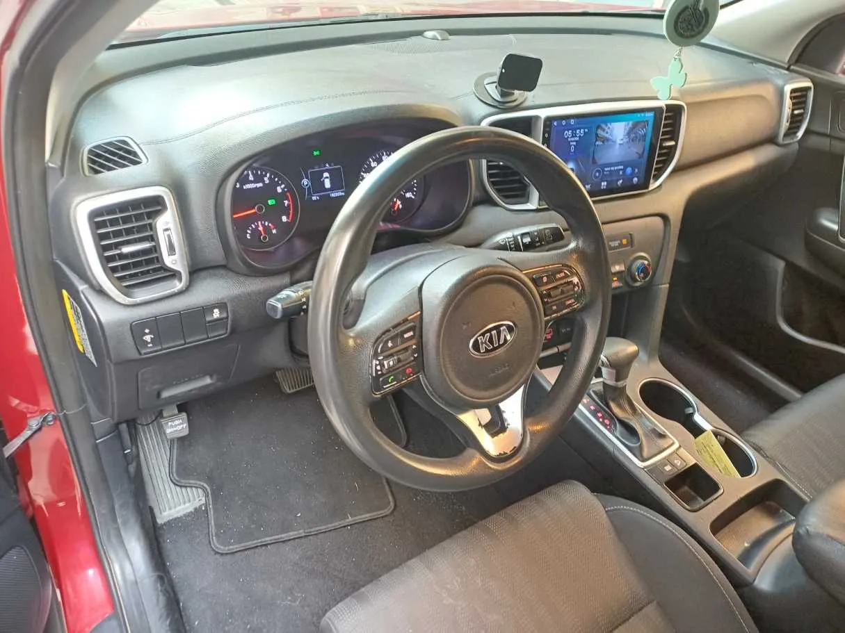 Car image 11