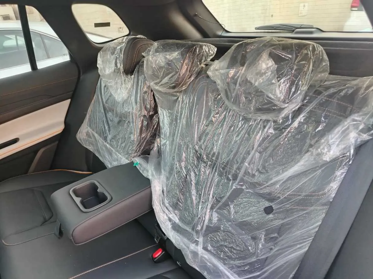 Car image 18