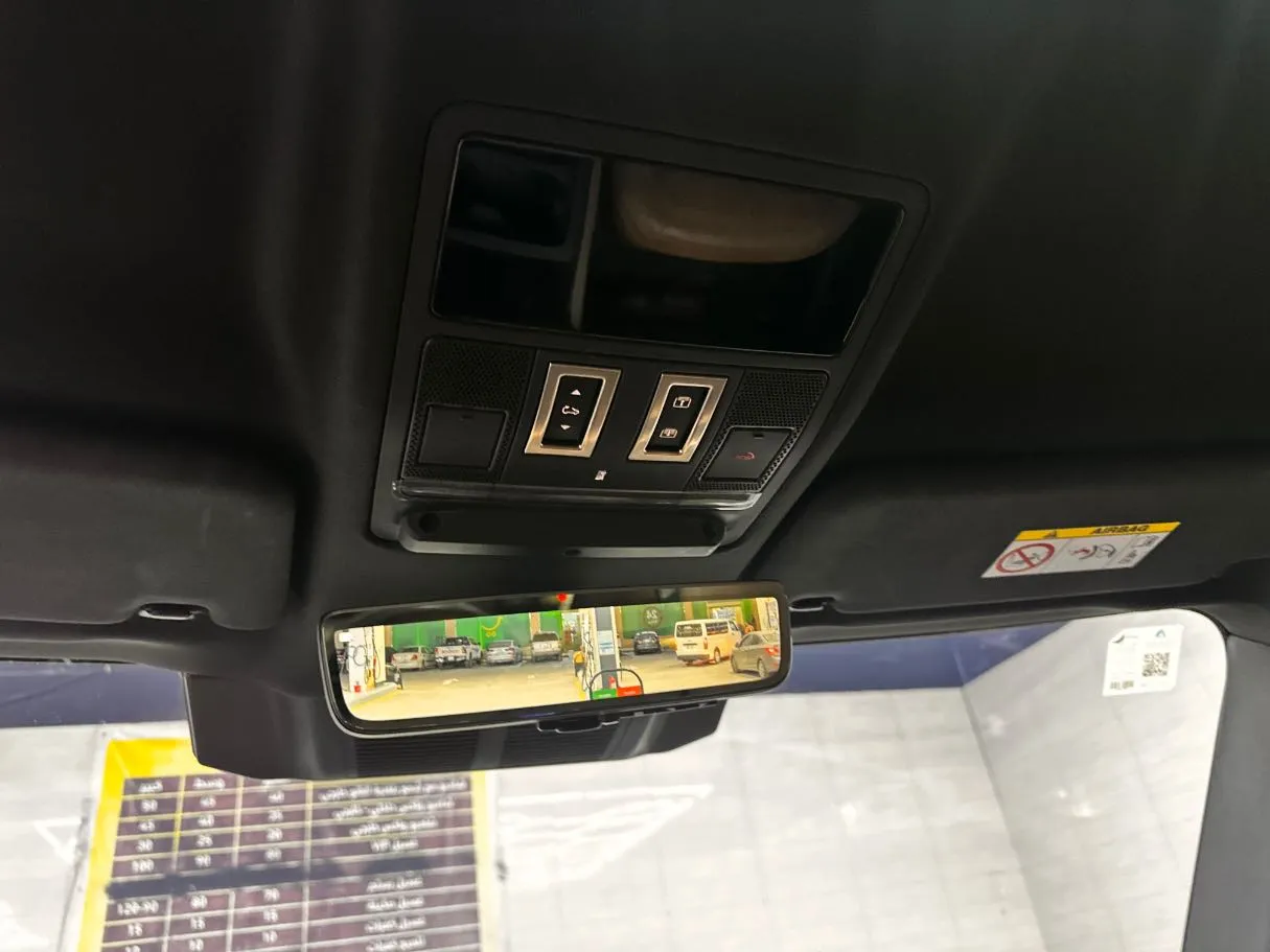 Car image 23