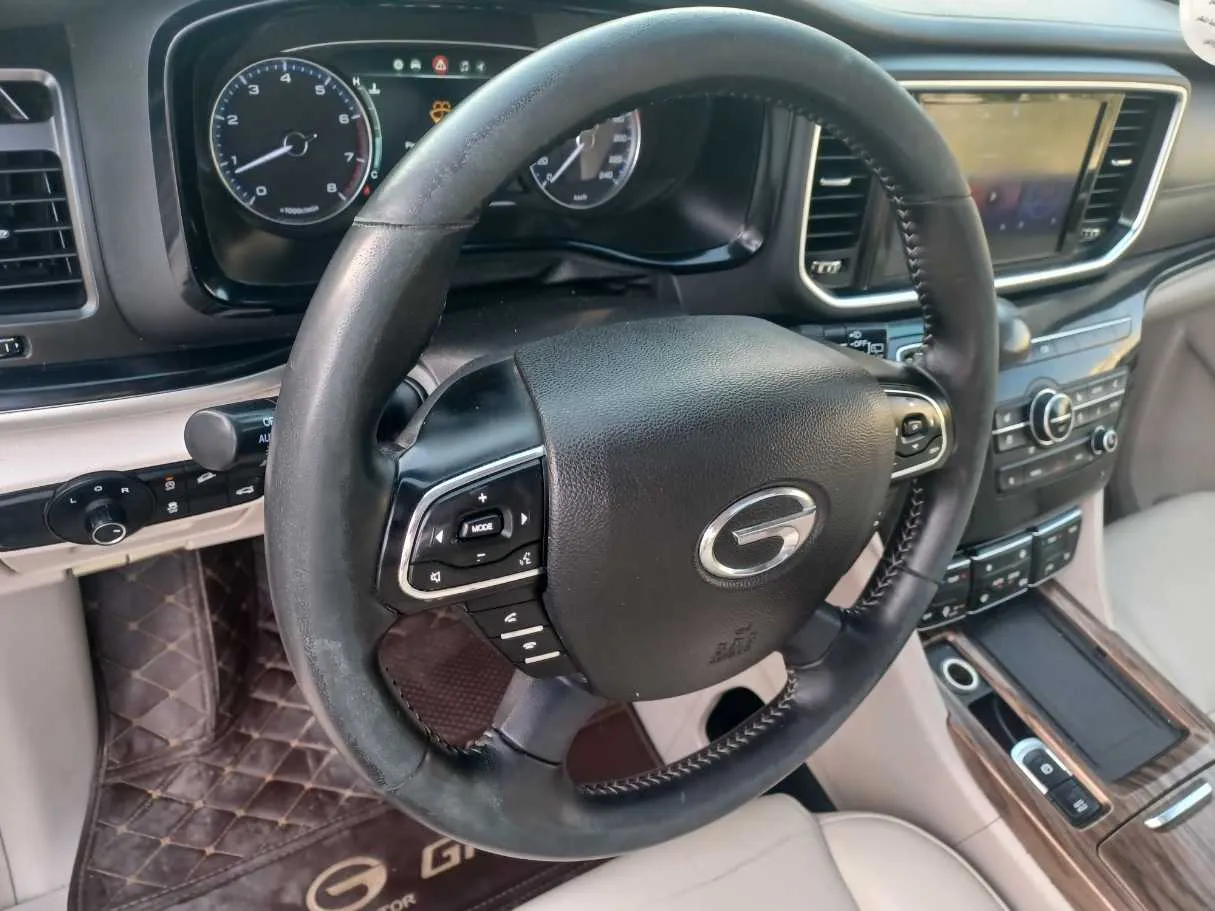 Car image 18