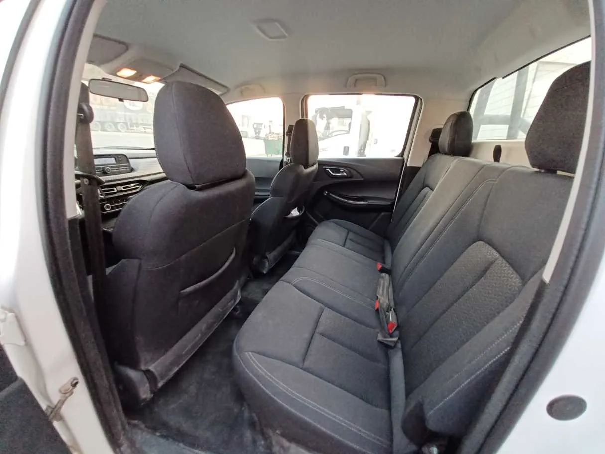 Car image 11