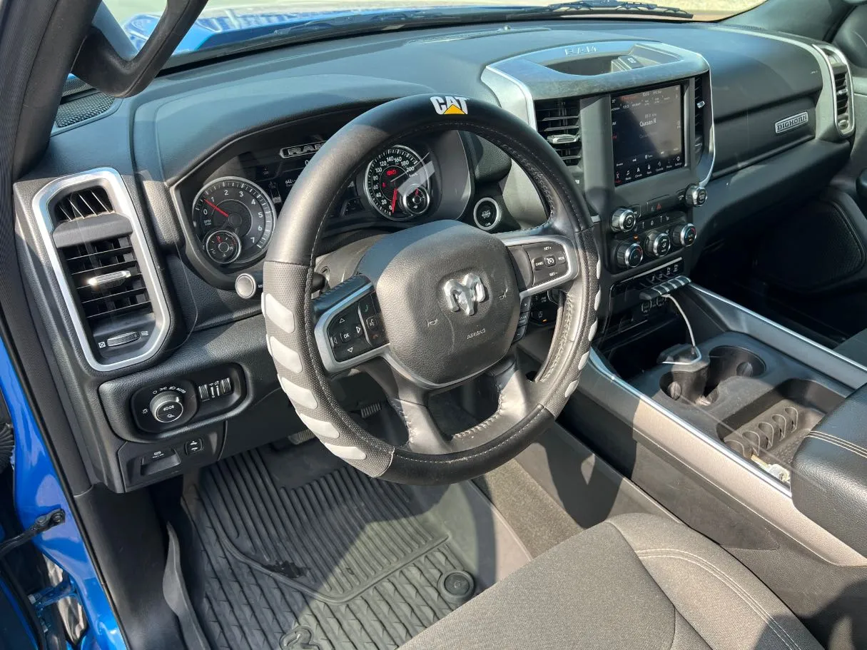 Car image 11
