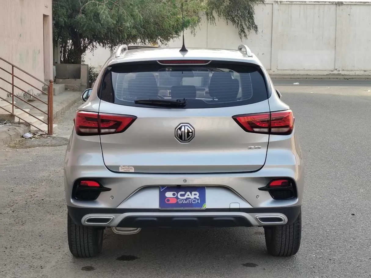 Car image 6