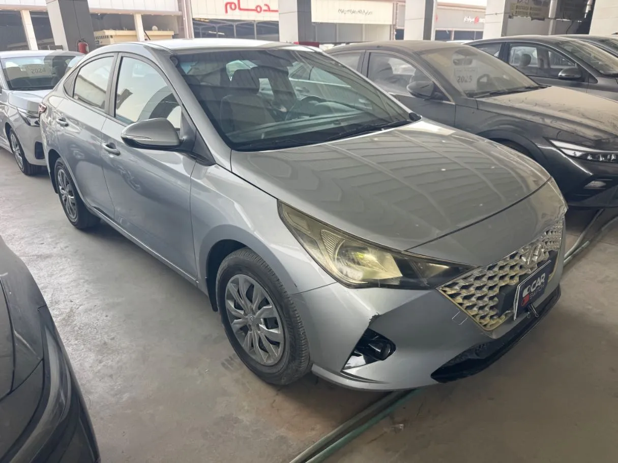 Car image 3