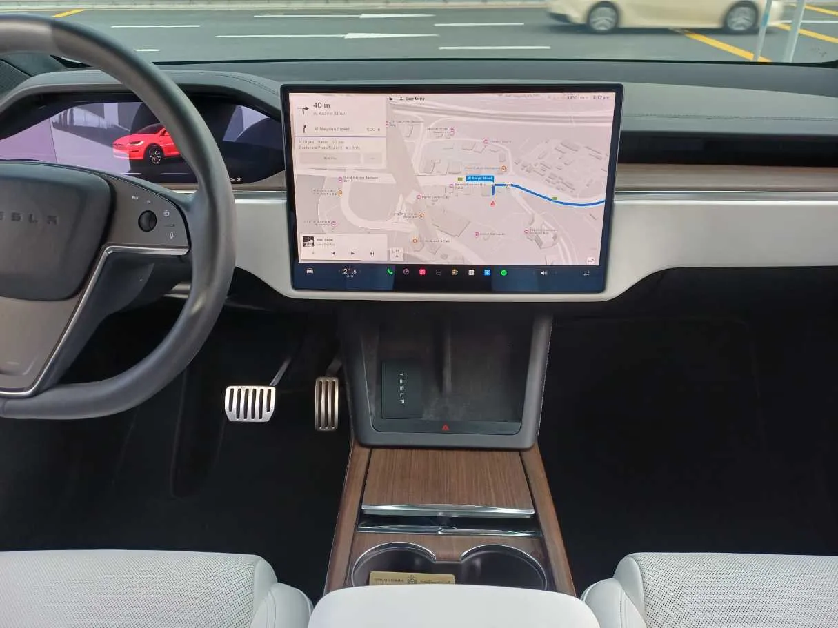 Car image 17