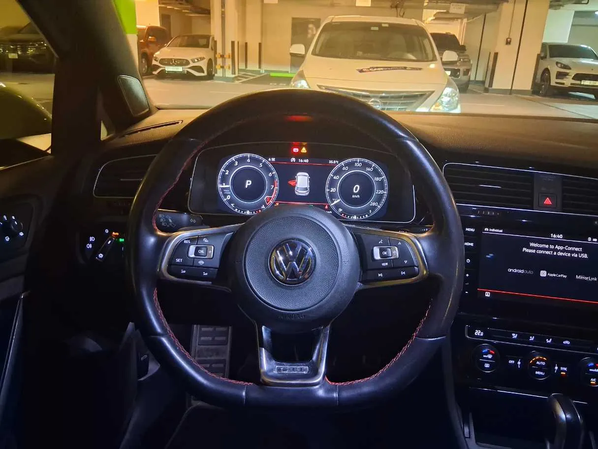 Car image 17