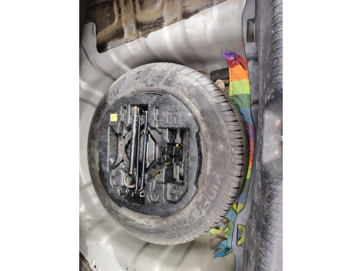 Car image 29
