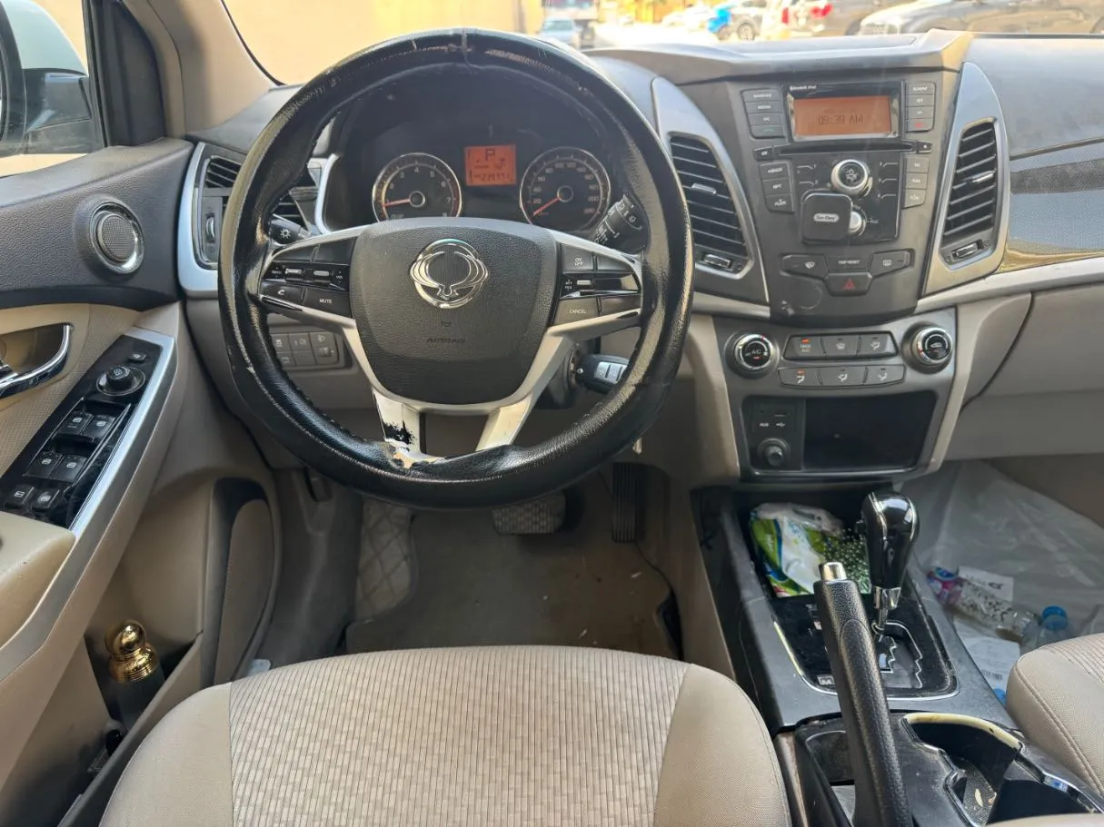 Car image 17