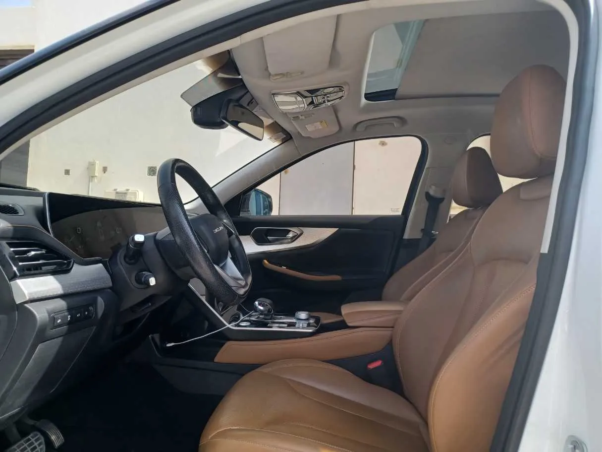 Car image 11