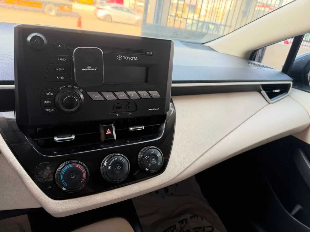 Car image 19